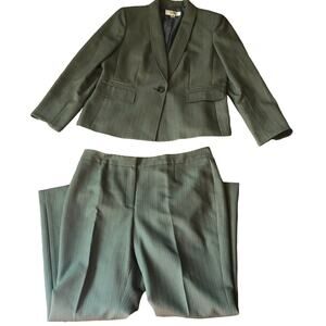 Le Suit Gray Striped 2-Piece Suit. 12P